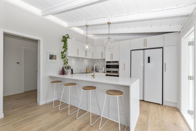 Photo of property in 64 Tiroroa Avenue, Te Atatu South, Auckland, 0610