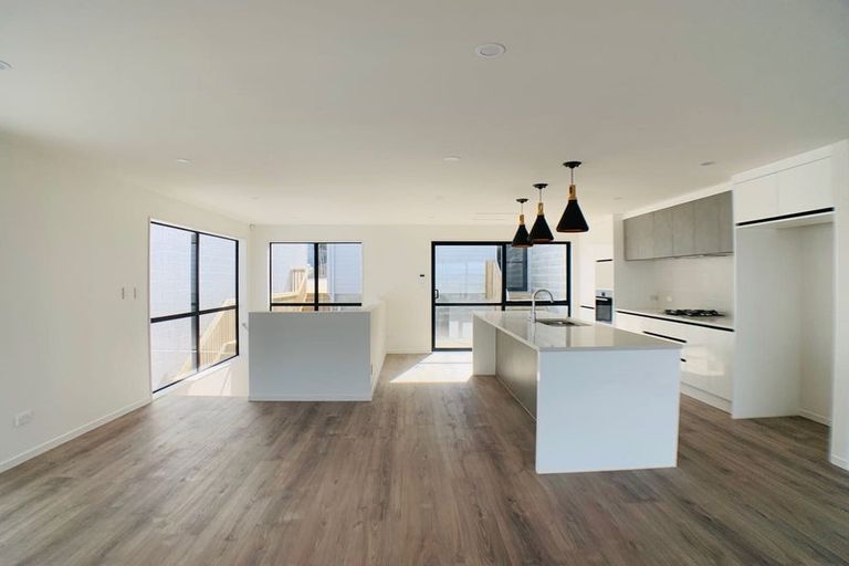 Photo of property in 38 Ascension Crescent, Orewa, 0931