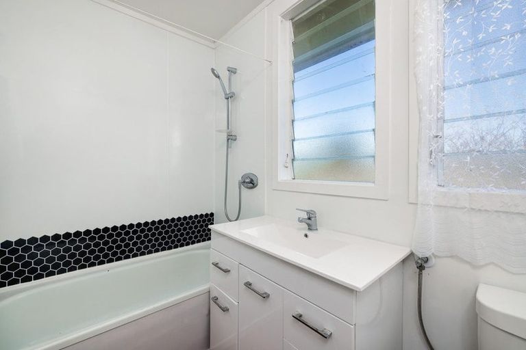 Photo of property in 15 Whiteman Road, Kawakawa, 0210