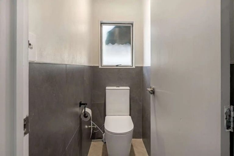 Photo of property in 354 Royal Road, Massey, Auckland, 0614