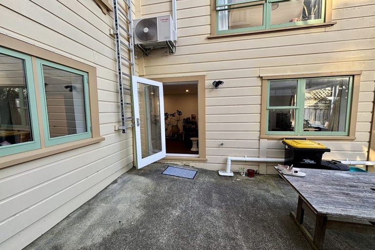 Photo of property in 88 Roxburgh Street, Mount Victoria, Wellington, 6011
