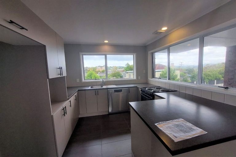 Photo of property in 5/60 West Coast Road, Glen Eden, Auckland, 0602