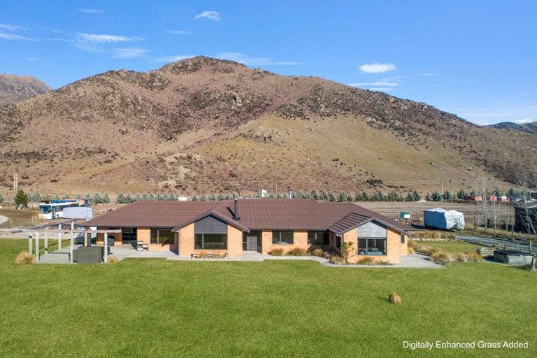 Photo of property in 10 Hardacre Place, Omarama, 9412