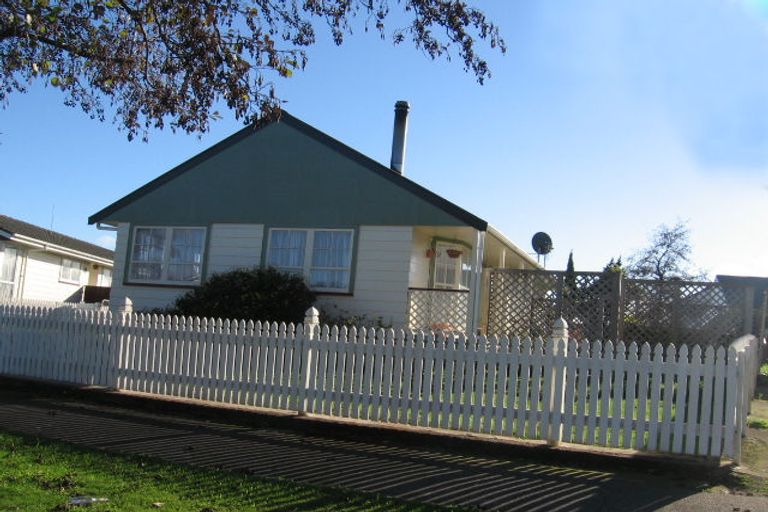 Photo of property in 96 Apollo Parade, Milson, Palmerston North, 4414