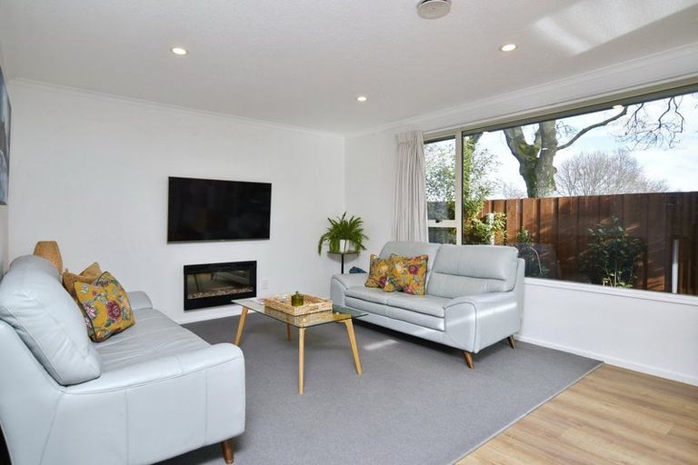 Photo of property in 2/50 Dunedin Street, Redwood, Christchurch, 8051