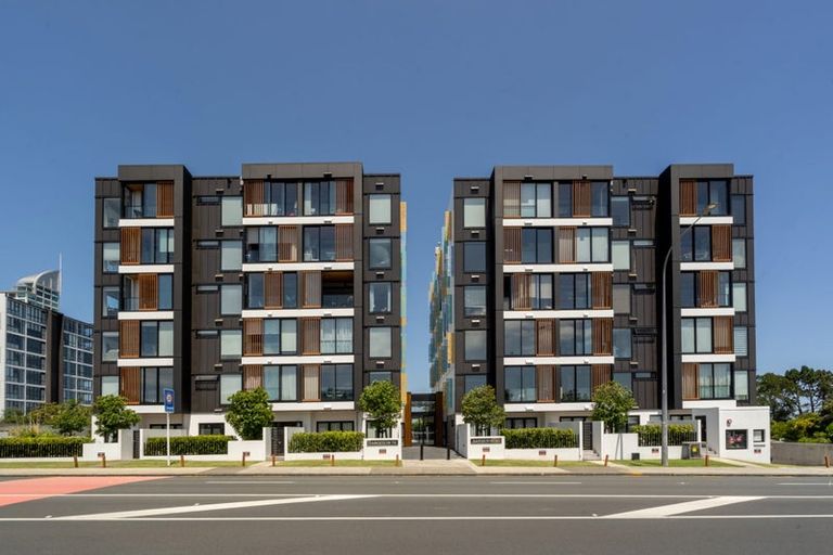 Photo of property in Frank Sargeson Apts, 2/74g Anzac Street, Takapuna, Auckland, 0622