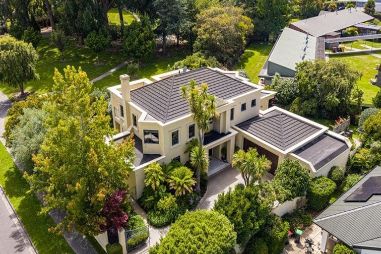 Photo of property in 20 Chateau Drive, Burnside, Christchurch, 8053