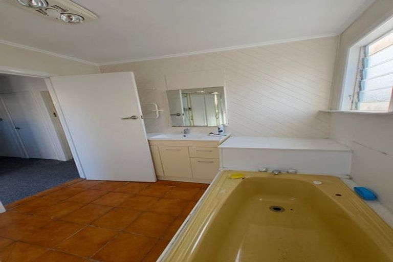 Photo of property in 36 Kamara Road, Glen Eden, Auckland, 0602