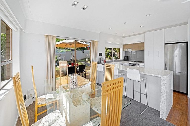 Photo of property in 52 Chelsea View Drive, Chatswood, Auckland, 0626