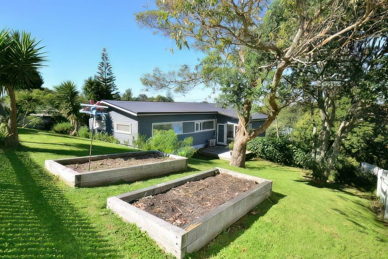 Photo of property in 44 Hogans Road, Glenfield, Auckland, 0629