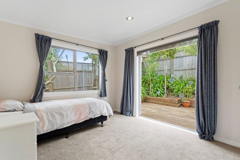 Photo of property in 24 Kiteroa Terrace, Rothesay Bay, Auckland, 0630