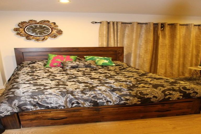 Photo of property in 4136b Great North Road, Glendene, Auckland, 0602