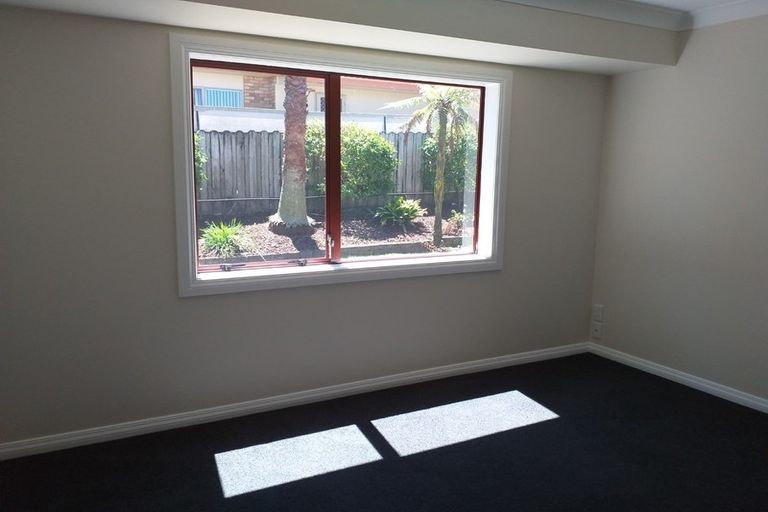 Photo of property in 24 San Domingo Rise, Henderson, Auckland, 0612