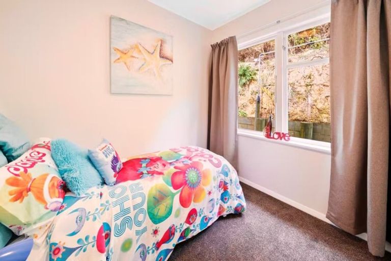 Photo of property in 74 Hampshire Street, Cannons Creek, Porirua, 5024