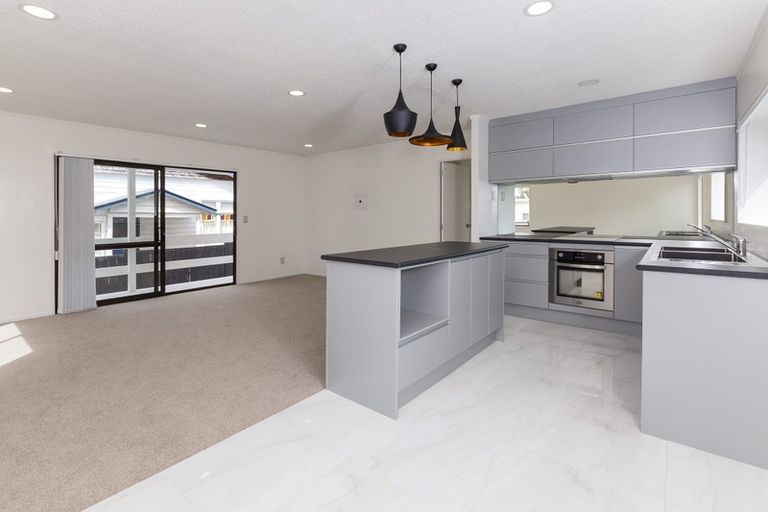 Photo of property in 1/41 Sabulite Road, Kelston, Auckland, 0602