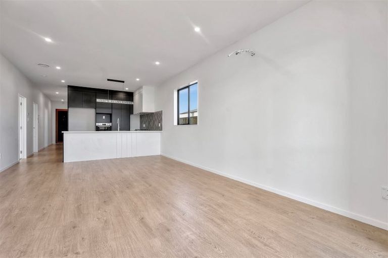 Photo of property in 12 Woven Place, Karaka, Papakura, 2113