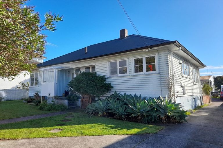 Photo of property in 1/30 Norwood Road, Bayswater, Auckland, 0622
