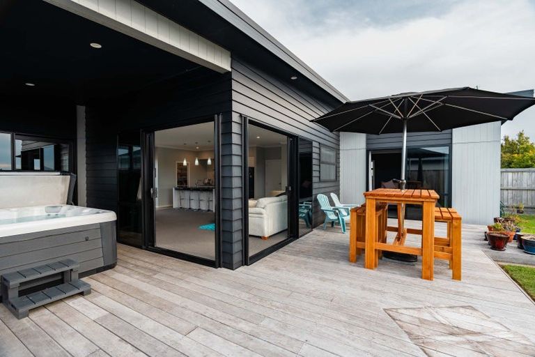 Photo of property in 130 Coast Boulevard, Papamoa Beach, Papamoa, 3118