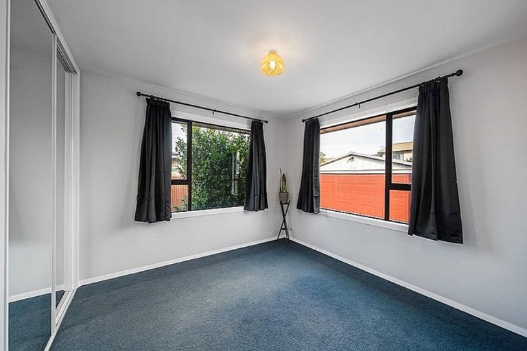 Photo of property in 18 Frensham Crescent, Woolston, Christchurch, 8062