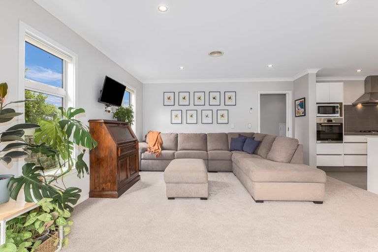 Photo of property in 15 Sumner Terrace, Aotea, Porirua, 5024
