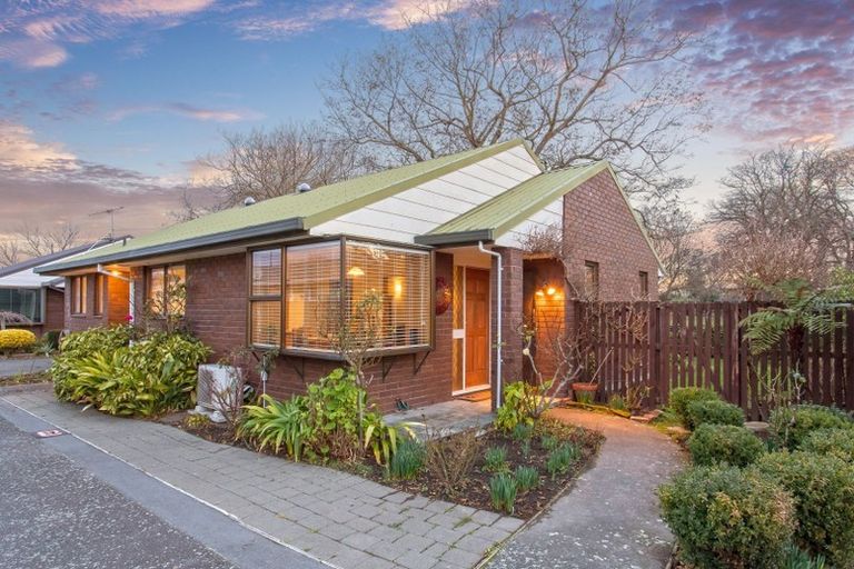 Photo of property in 2/13 Abberley Crescent, St Albans, Christchurch, 8014