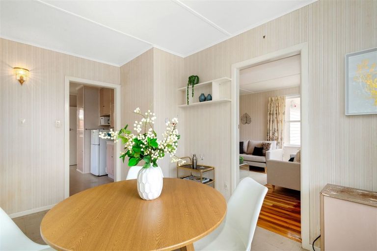 Photo of property in 40 Catherine Crescent, Paparangi, Wellington, 6037