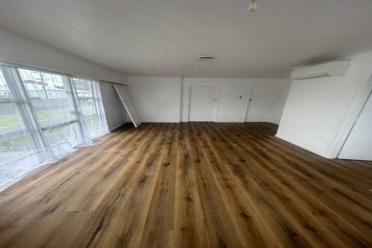 Photo of property in 17 Calvert Road, Moturoa, New Plymouth, 4310