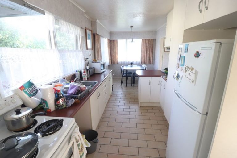 Photo of property in 1 Ngatoa Place, Glenfield, Auckland, 0629