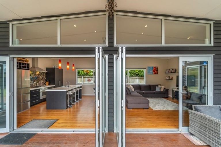 Photo of property in 15 Esther Street, Martinborough, 5711