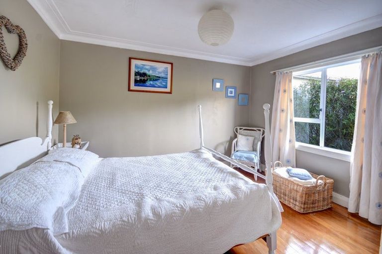 Photo of property in 35 Oxley Crescent, Broad Bay, Dunedin, 9014