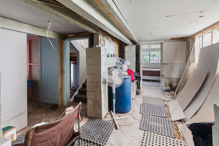 Photo of property in 119 Omata Road, Marfell, New Plymouth, 4310