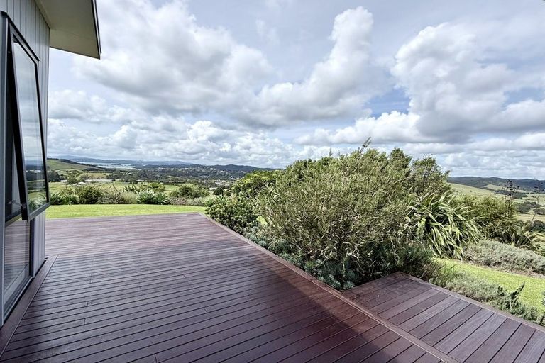 Photo of property in 157 Tui Glen Road, Haruru, 0204