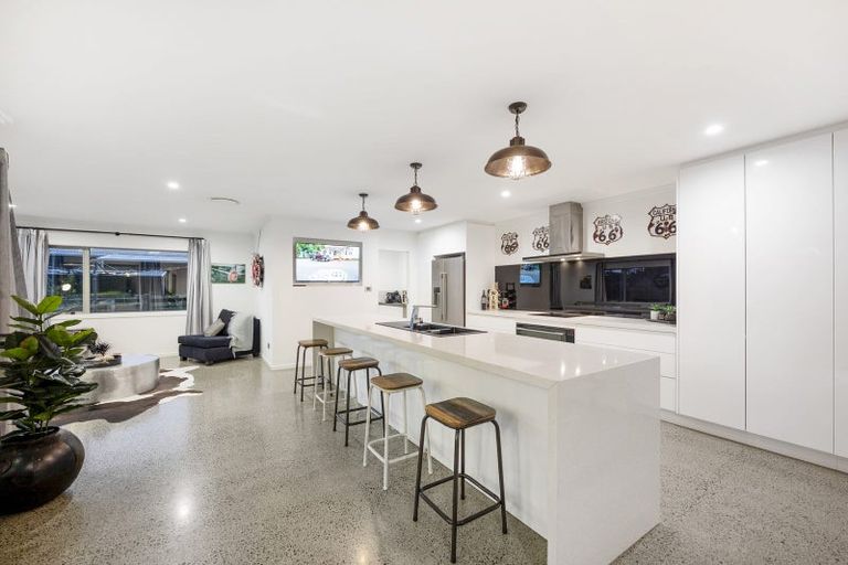 Photo of property in 583 State Highway 16, Kumeu, 0891