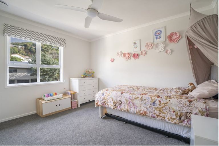 Photo of property in 43 Fyvie Avenue, Tawa, Wellington, 5028