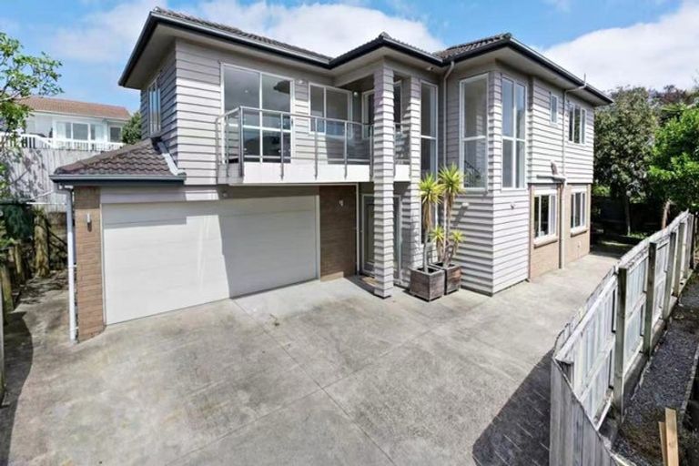 Photo of property in 11a Gerwyn Place, Pakuranga Heights, Auckland, 2010