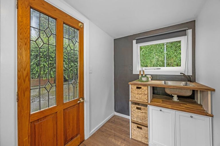 Photo of property in 30 Hawkhurst Road, Lyttelton, 8082