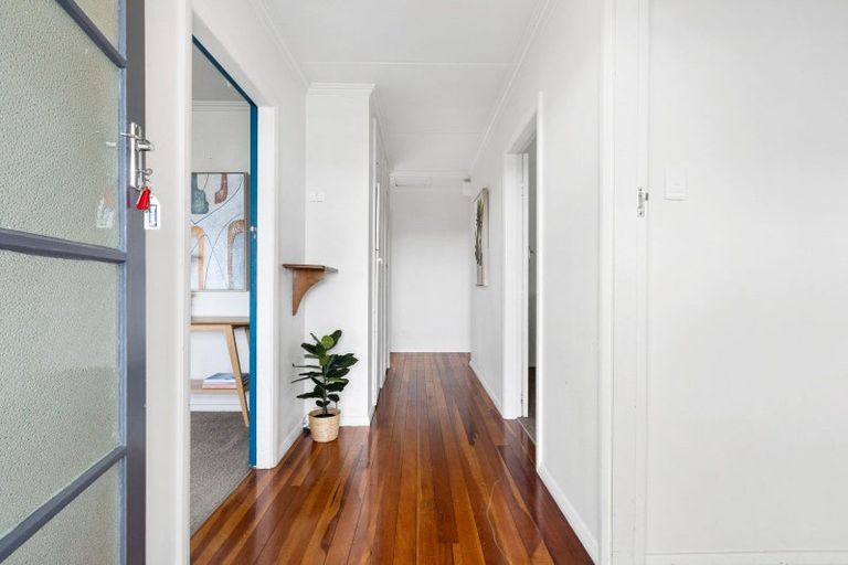 Photo of property in 12 Bowen Street, Levin, 5510