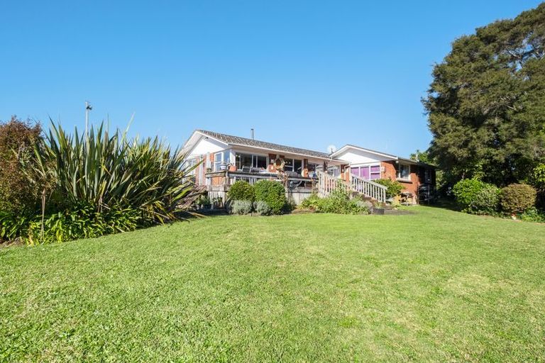 Photo of property in 65 Edgewater Drive, Pakuranga, Auckland, 2010