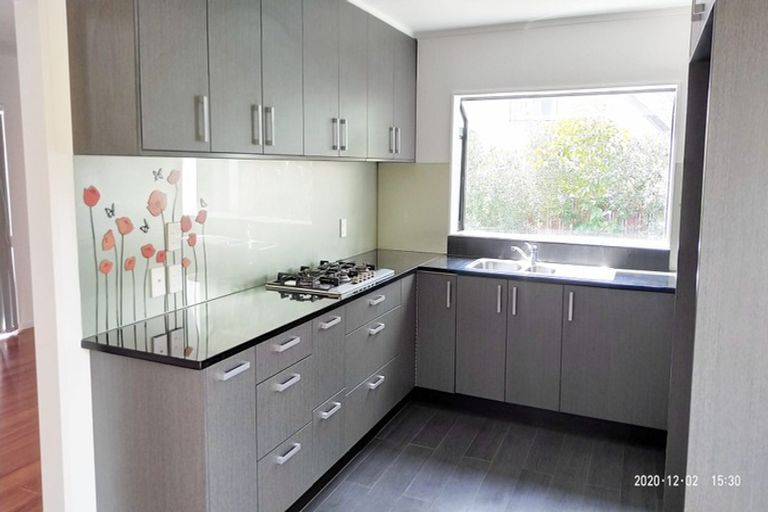 Photo of property in 2/86 Aviemore Drive, Highland Park, Auckland, 2010