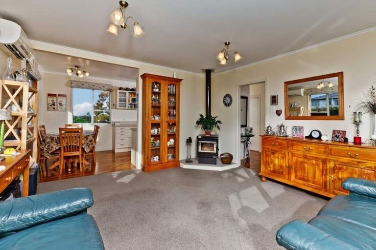 Photo of property in 65 Pupuke Road, Birkenhead, Auckland, 0627