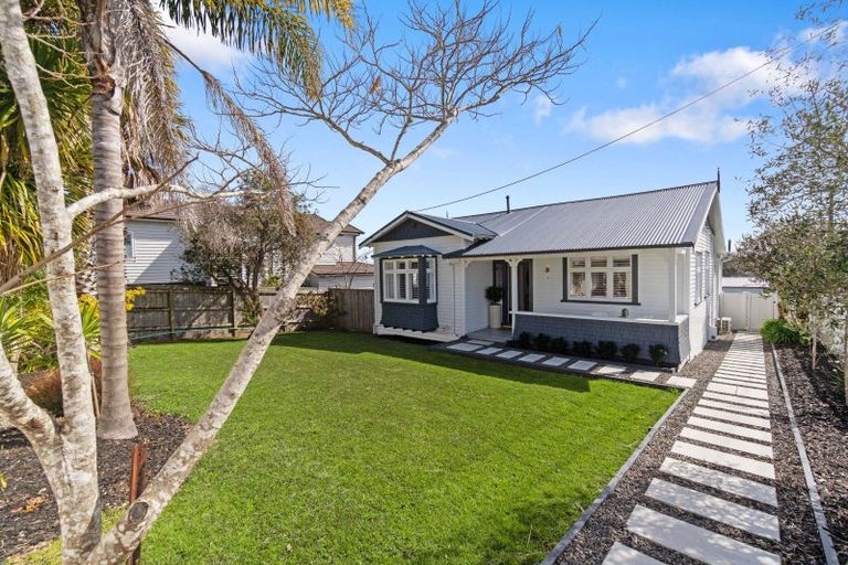 Photo of property in 38 Aramoana Avenue, Devonport, Auckland, 0624