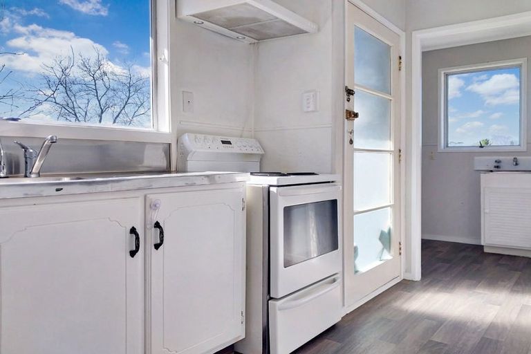 Photo of property in 18 Solar Road, Glen Eden, Auckland, 0602