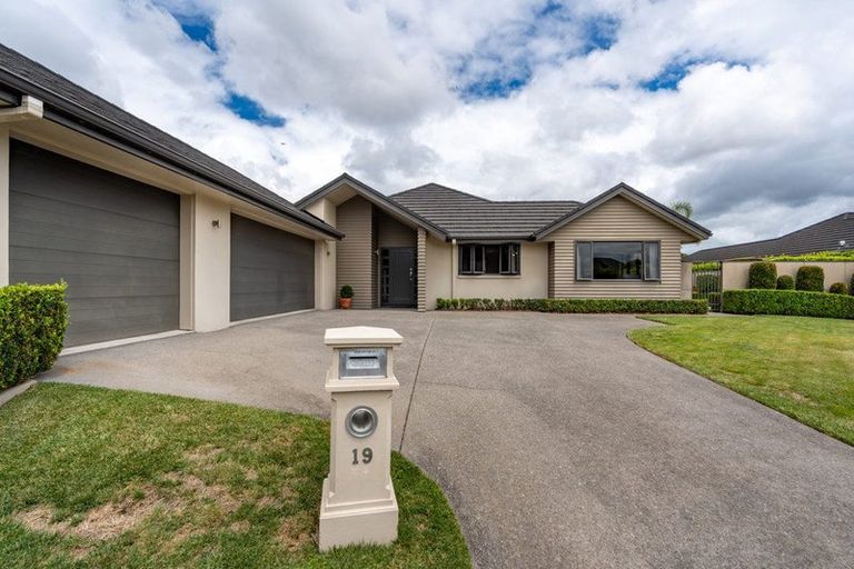 Photo of property in 19 Oldfield Court, Huntington, Hamilton, 3210