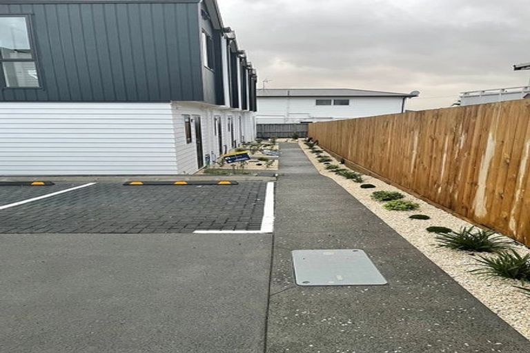 Photo of property in 3/285 Te Atatu Road, Te Atatu South, Auckland, 0610