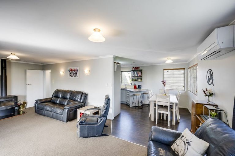 Photo of property in 37 Tait Drive, Greenmeadows, Napier, 4112