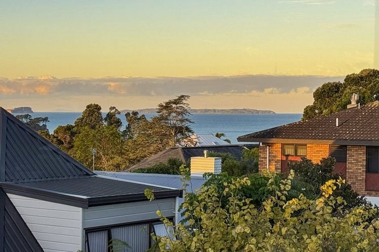 Photo of property in 1/18 Ridge Road, Waiake, Auckland, 0630