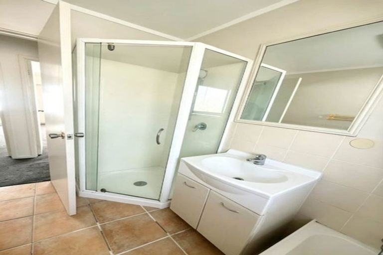 Photo of property in 144 Prince Regent Drive, Half Moon Bay, Auckland, 2012