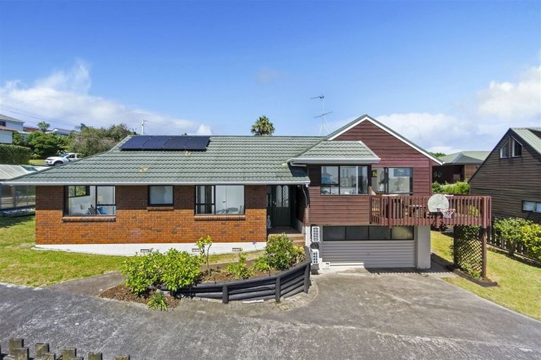 Photo of property in 1/870 Beach Road, Waiake, Auckland, 0630