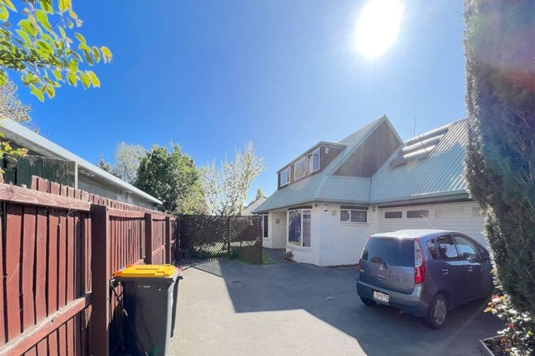 Photo of property in 2/104 Yaldhurst Road, Sockburn, Christchurch, 8042