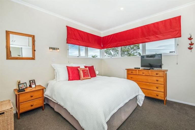 Photo of property in 1/8 Folkestone Street, Murrays Bay, Auckland, 0630